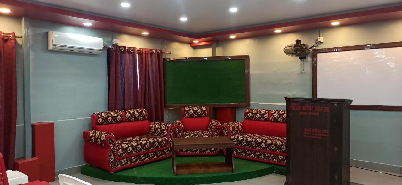 Hotel Royal Chautari, ブトワル エクステリア 写真